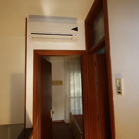 - 3 Bedrooms, 2 Bathrooms - Apartamento *