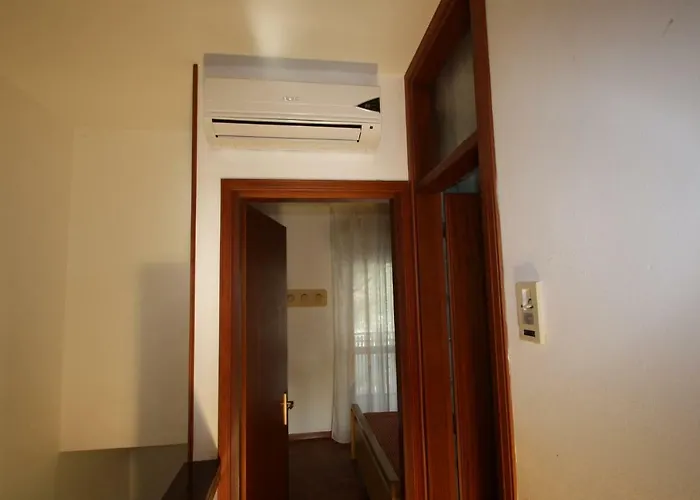 - 3 Bedrooms, 2 Bathrooms - Apartamento *